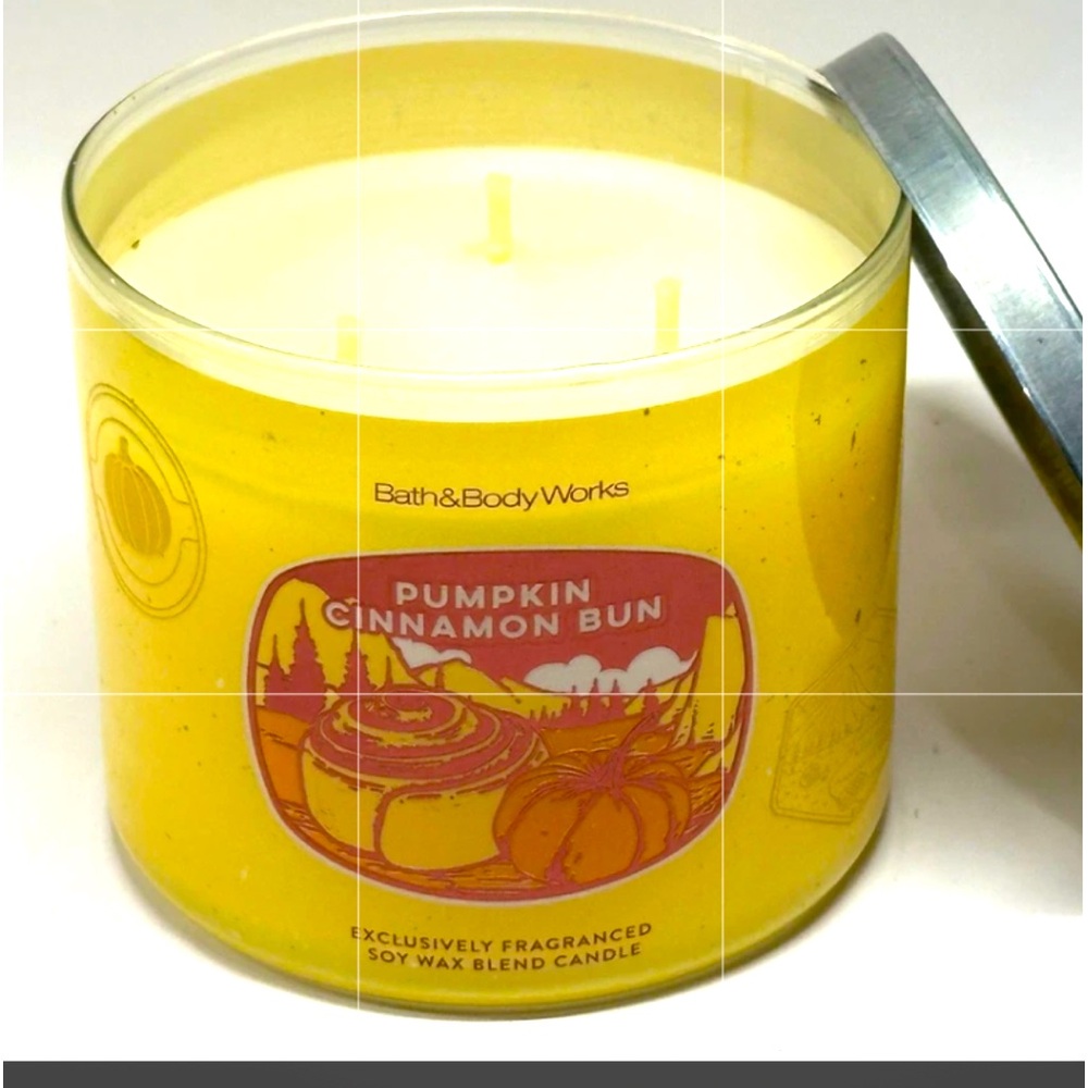 Bath & Body Works Pumpkin Cinnamon Bun Soy Wax Blended Candle - Yellow - Picture 3 of 4